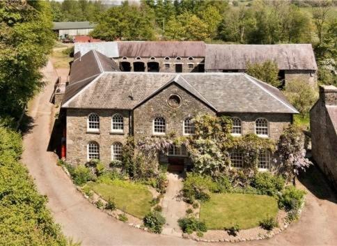 Henllys Estate B And B 랸도베리 외부 사진