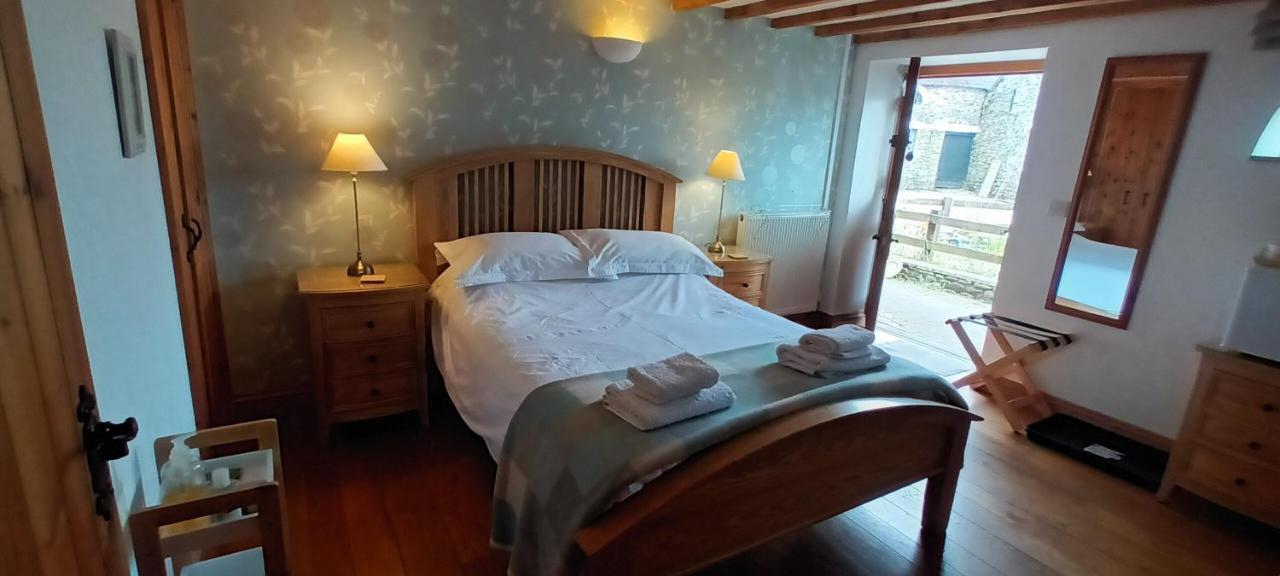 Henllys Estate B And B 랸도베리 외부 사진