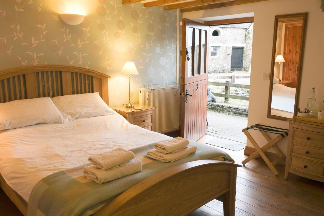 Henllys Estate B And B 랸도베리 외부 사진